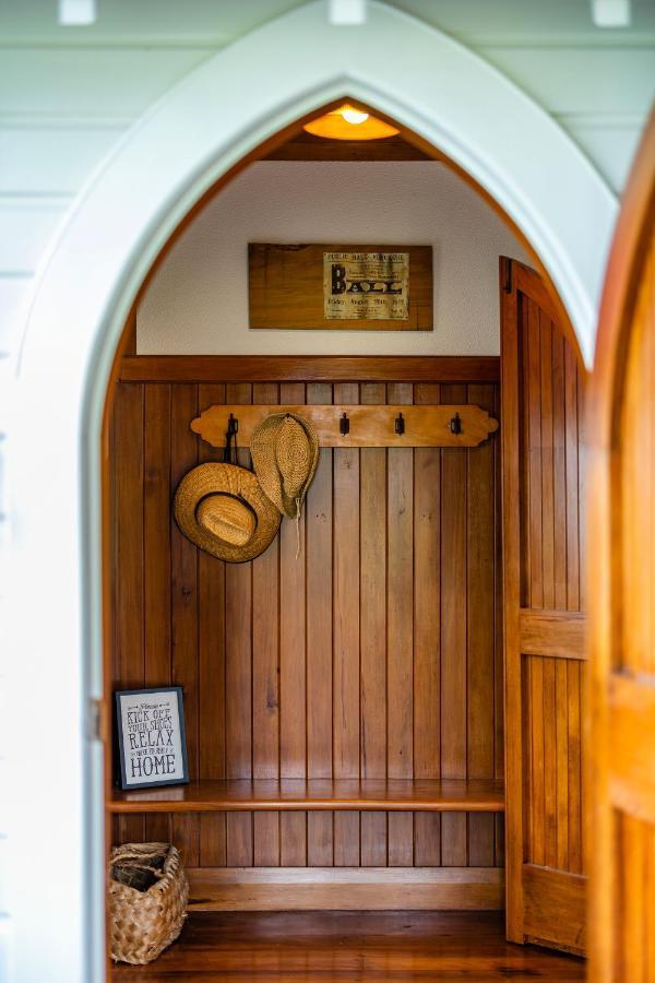 The Chapel - Kohukohu Villa Buitenkant foto